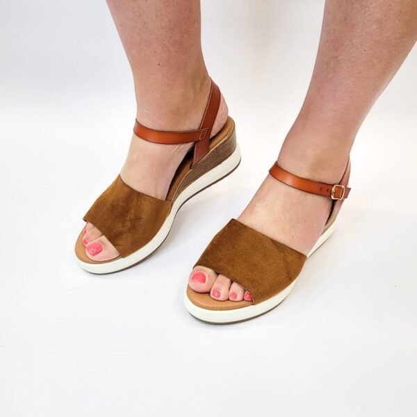 Cushion-walk brown/tan ankle strap wedge